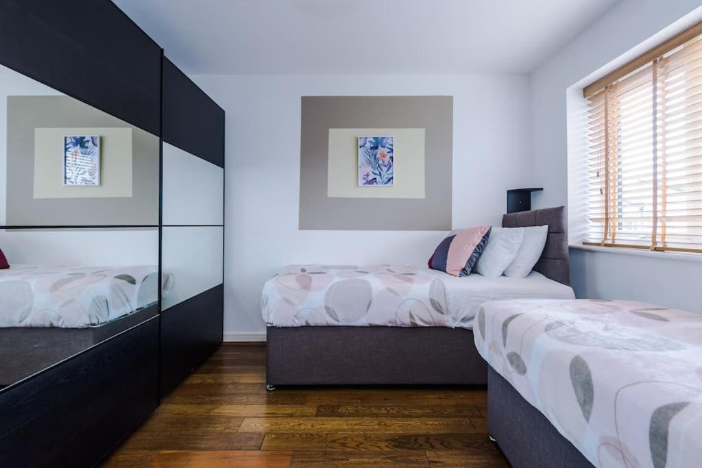 Modern Townhouse Near Coop Live Etihad Villa Manchester Bagian luar foto